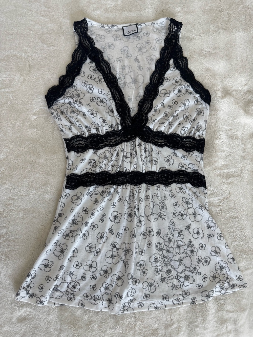 a'gaci White Floral Lace-Trim Sleeveless Top